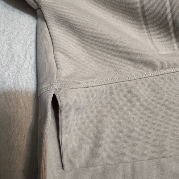 Nike Dri-FIT Sweatshirt Women’s Small Beige Crewneck Embossed NIKE Logo Croped - Picture 9 of 10